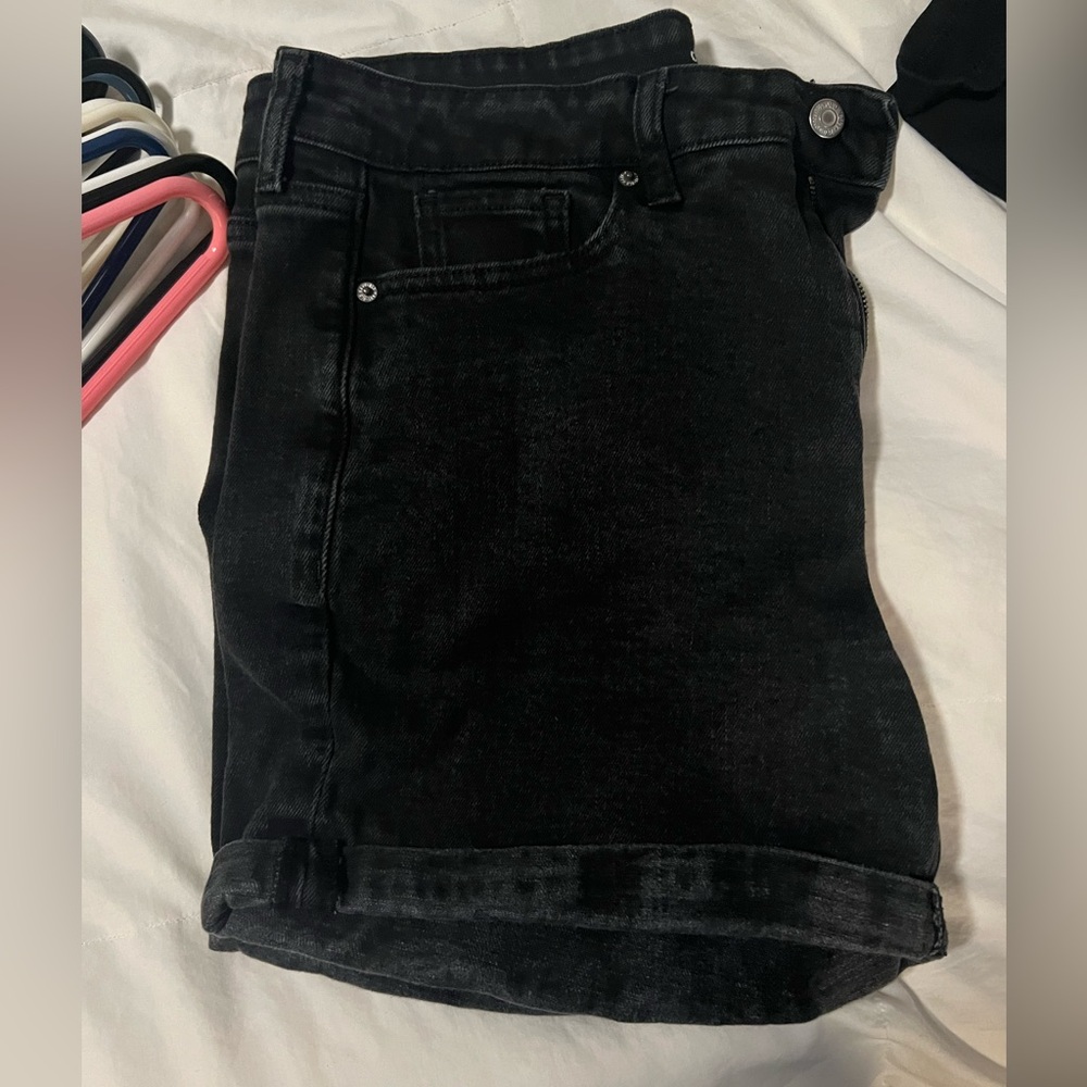 Black old navy shorts 🎂